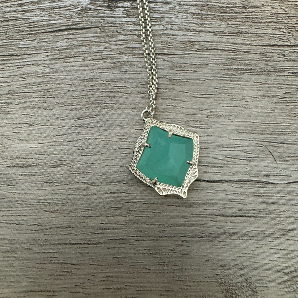 Kendra Scott Chalcedony Green Kacey adjustable necklace - gold tone - Picture 2 of 6